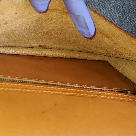 Authentic Louis Vuitton Rare Vintage Monogram Sac Biface flap sling bag - Picture 6 of 15